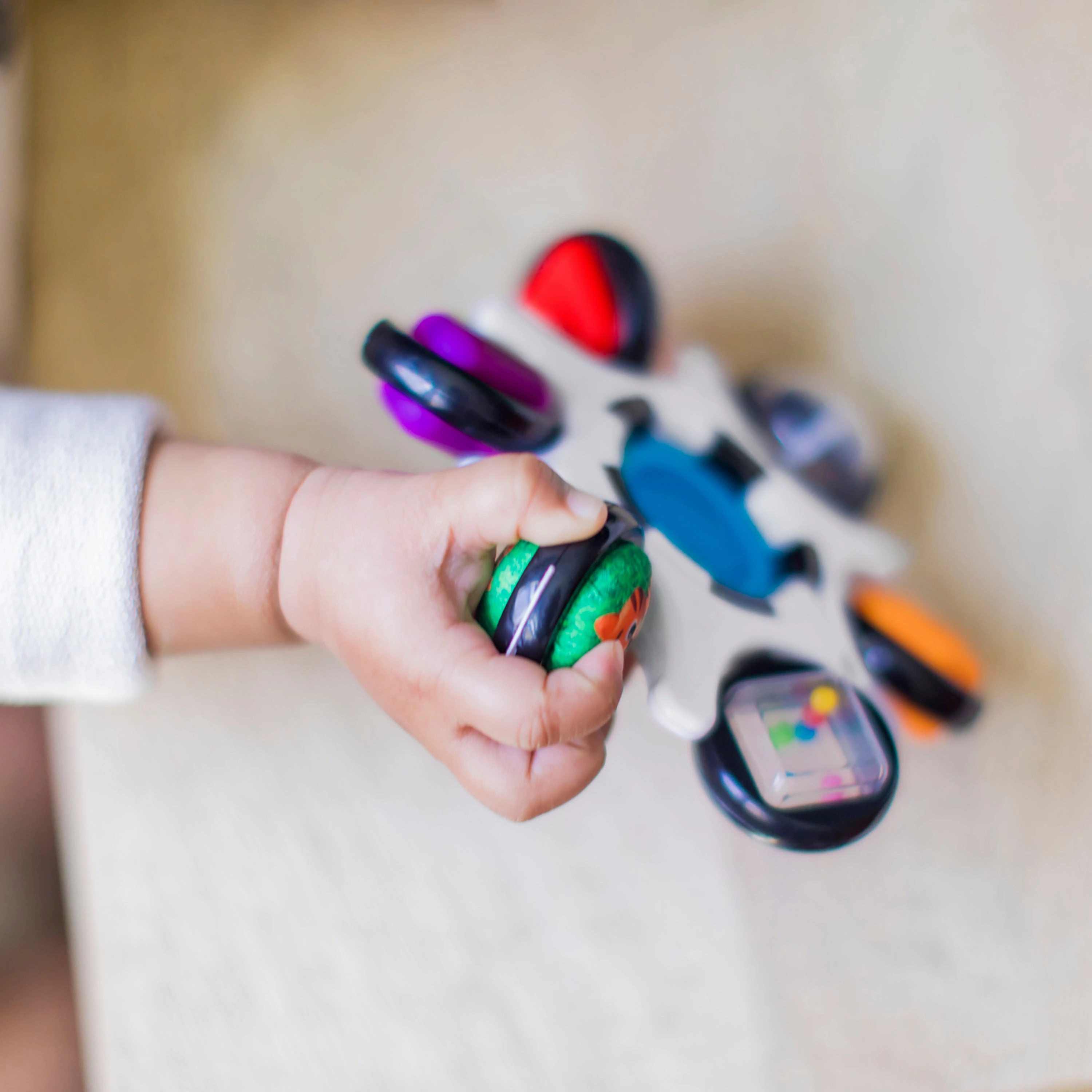 Baby Einstein Curiosity Clutch Twist & Pop Rattle Teether Infant Toy