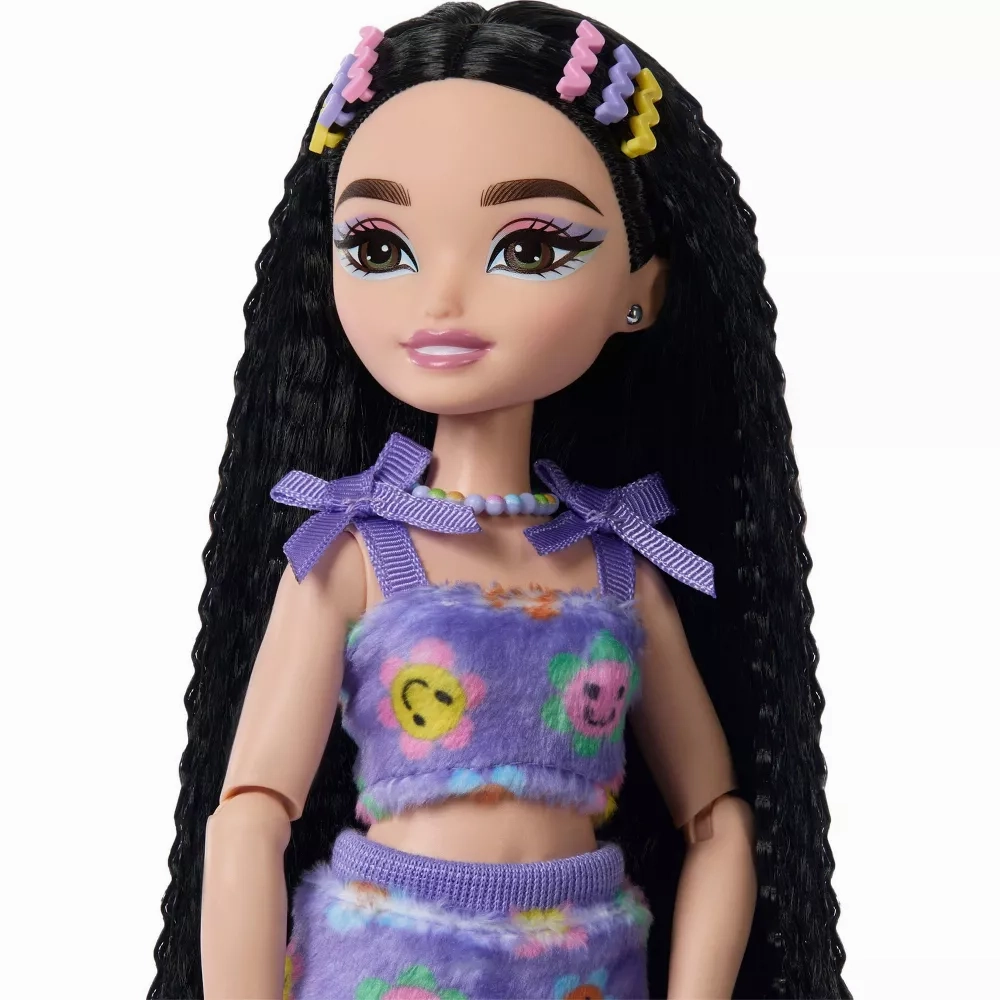 Barbie Dream Besties Renee Roller Skating Fashion Doll