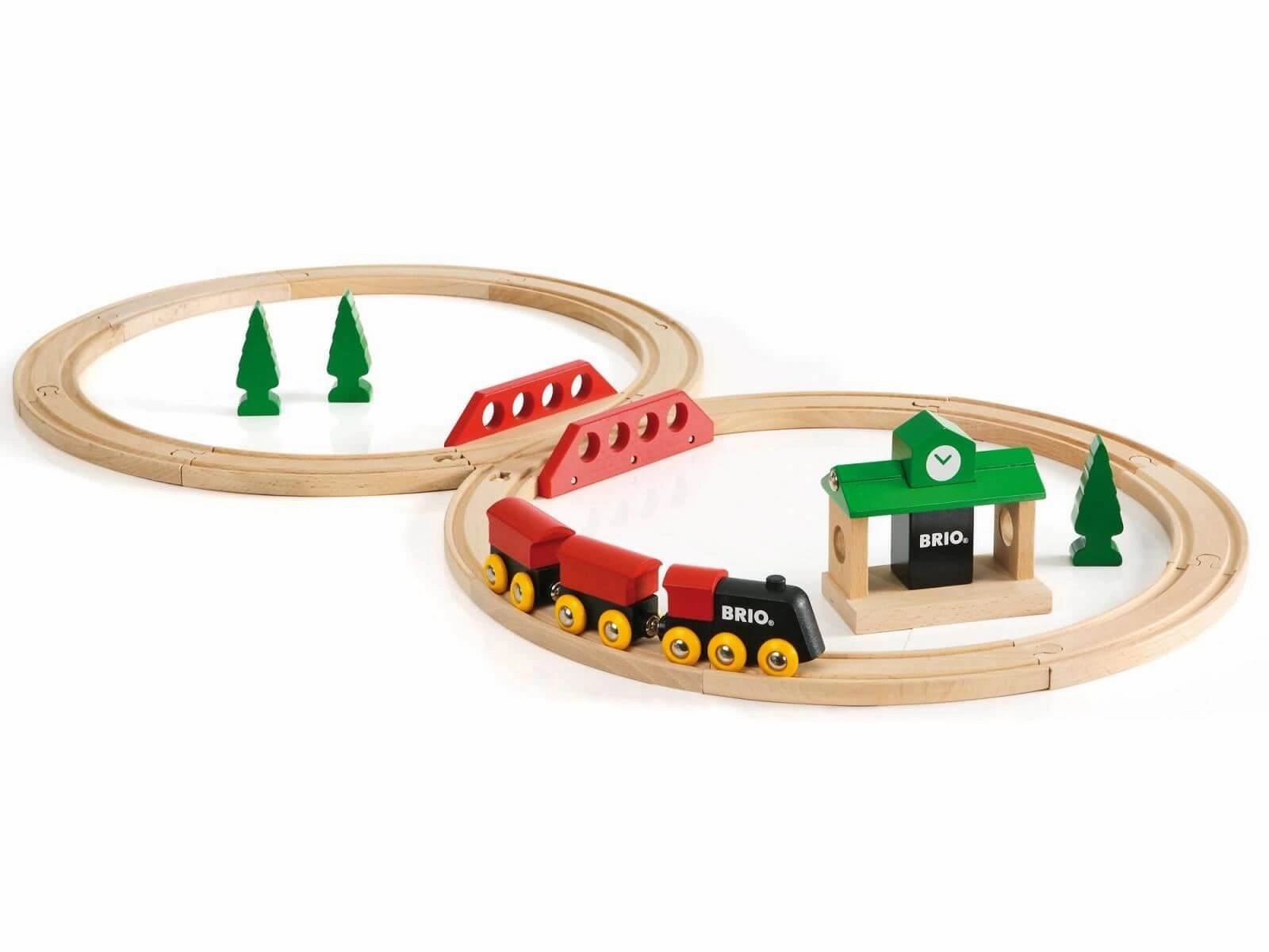Brio Classic 33028 Figure 8 Train Set Toy for Toddlers Ages 2 and Up