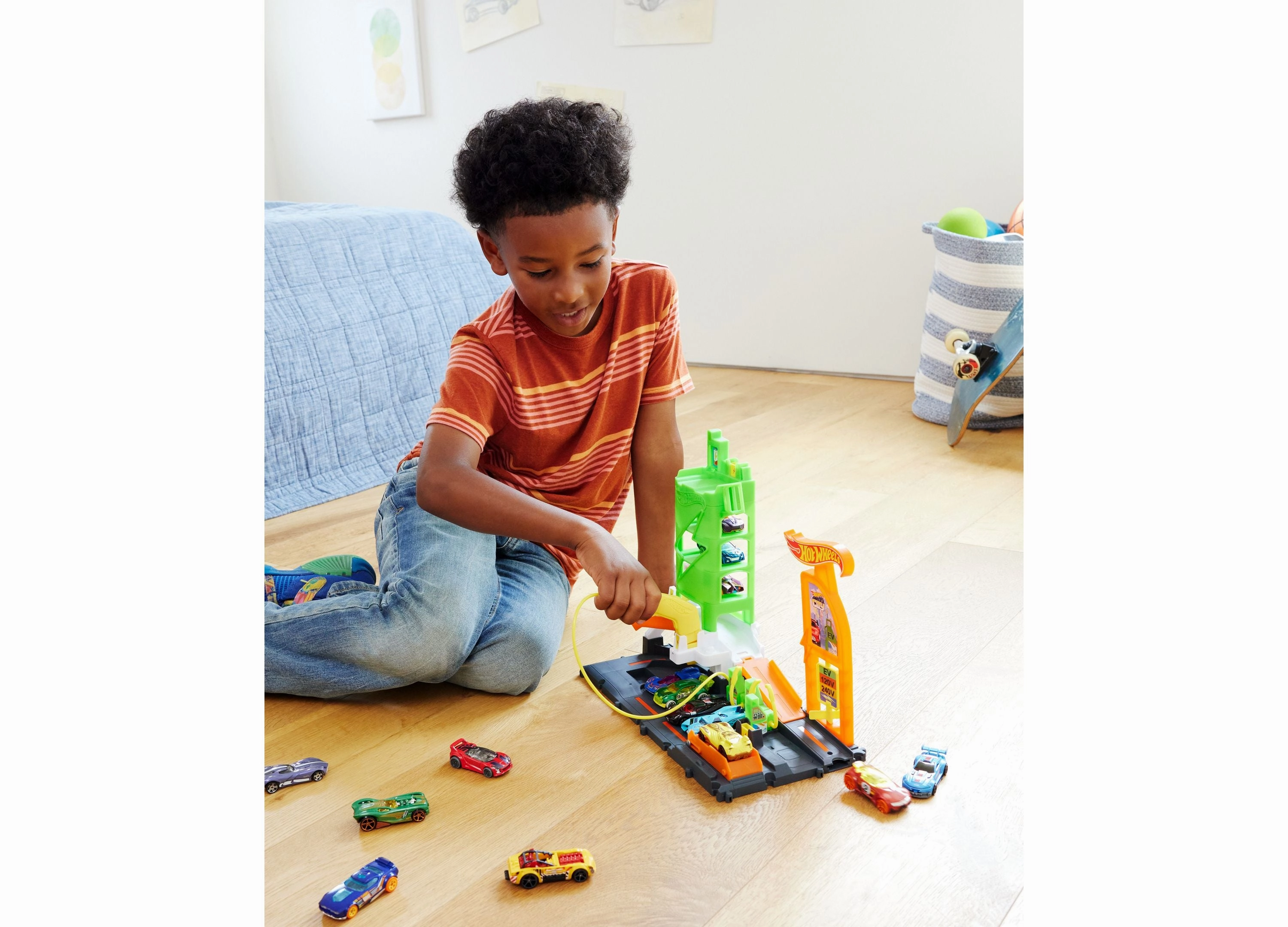 Hot Wheels City Super Recharge Fuel Station Diecast Car Playset