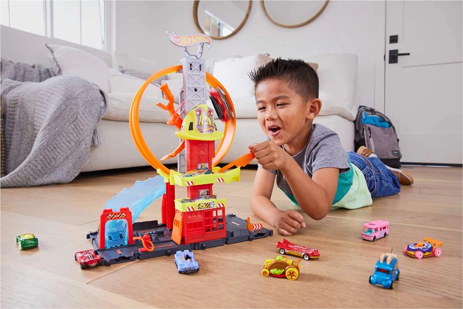 Hot Wheels City with 1 Toy Car, Kid-Powered Elevator, Water-Like Ramp, Track-Play Features, Connects to Other Sets, Fire Station with Super Loop For Ages 4 