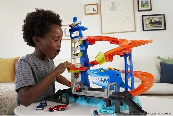 Hot Wheels Track Set And 1:64 Scale Toy Car, City Shark Escape, Multi-Level Playset For Kids Ages 4 and Up