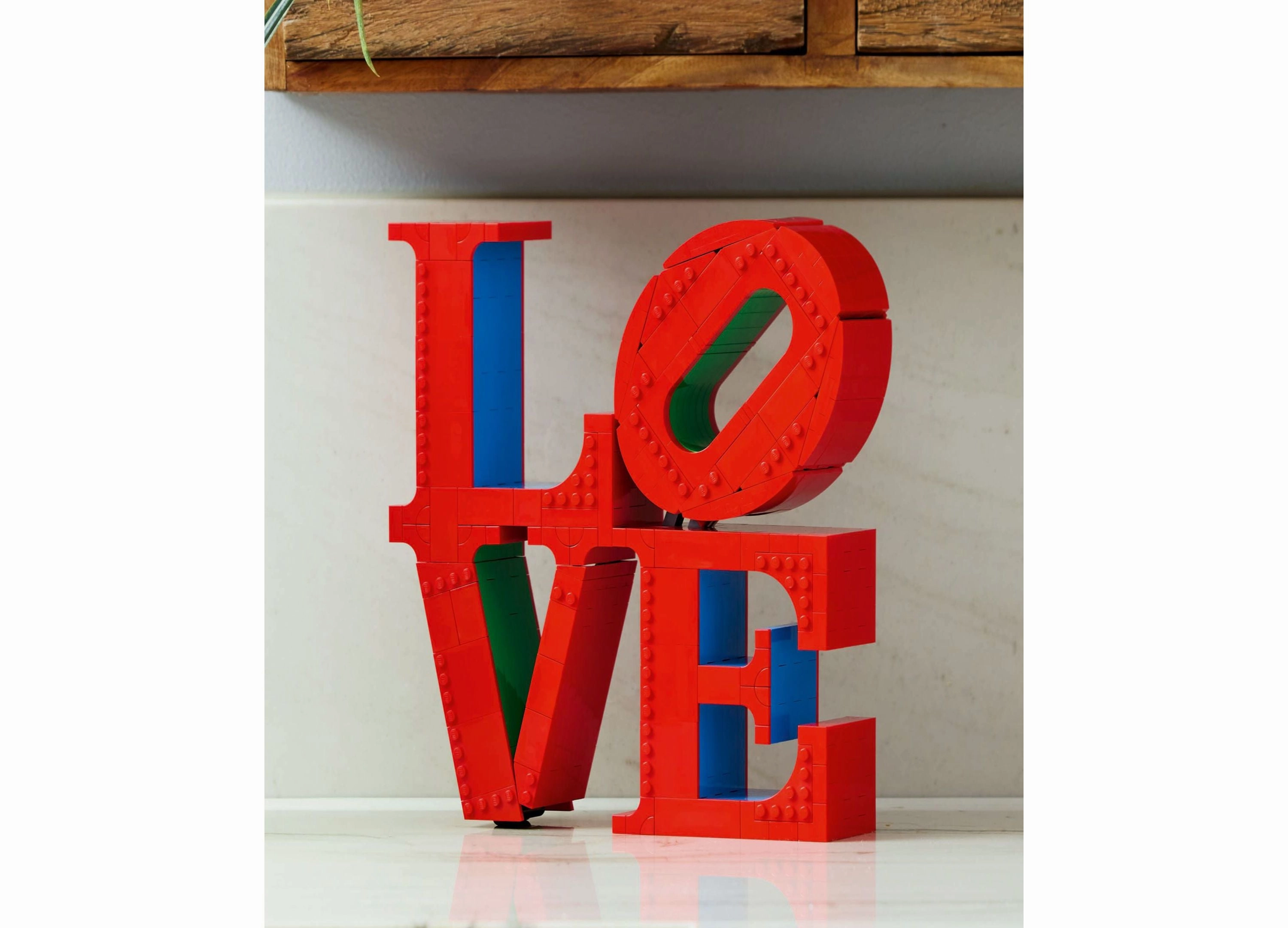 LEGO Art Love Sculpture Building Kit for Adults 31214 - Pop Art Icon
