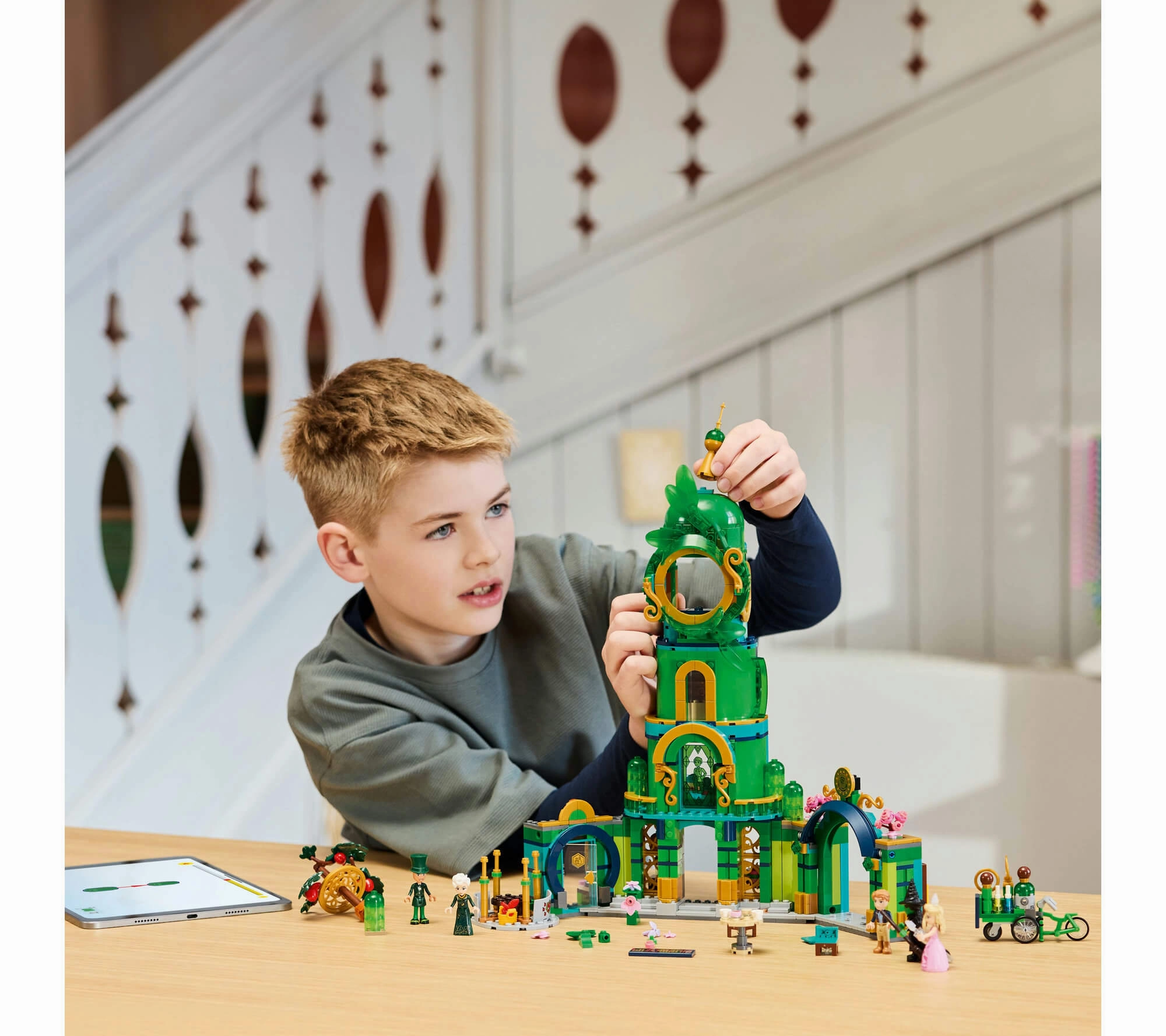 LEGO Wicked Welcome to Emerald City 945-Piece Collectible Toy