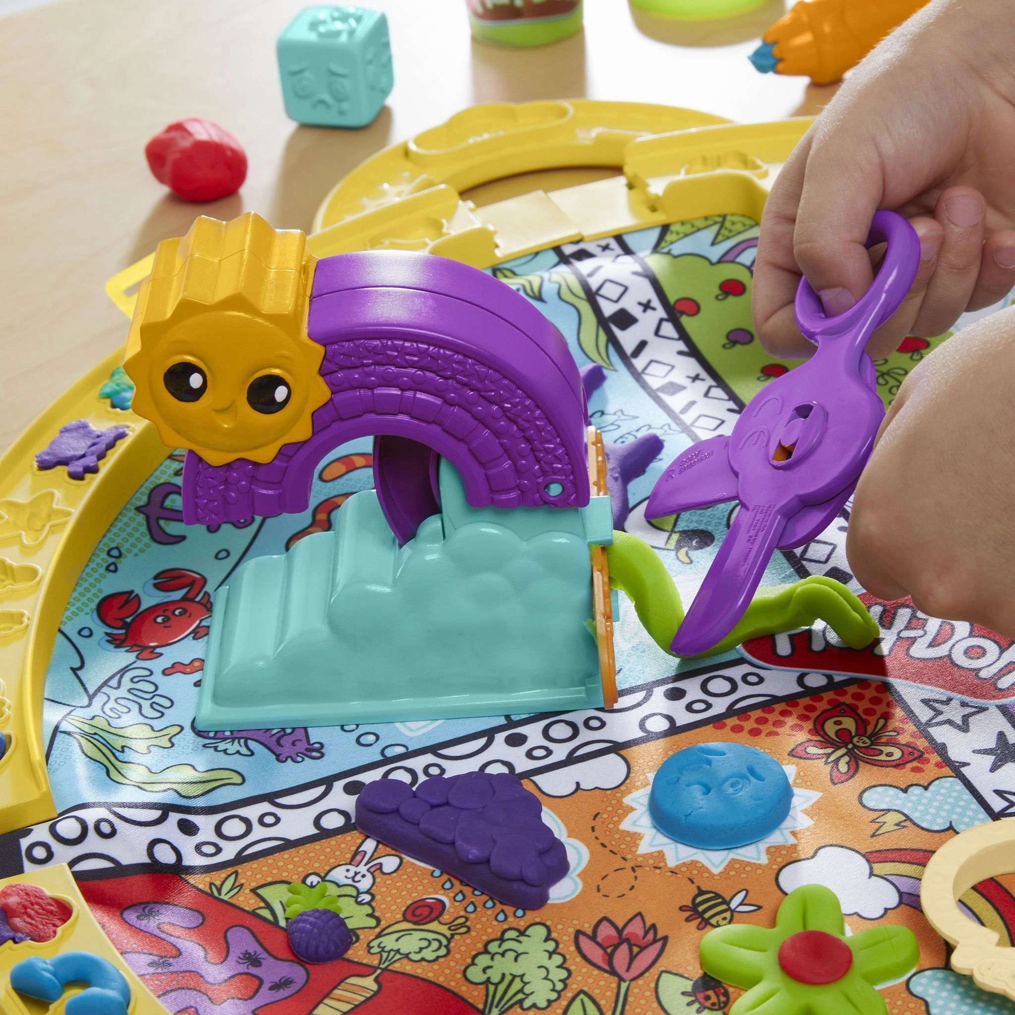 Play-Doh Starters Fold N' Go Playmat