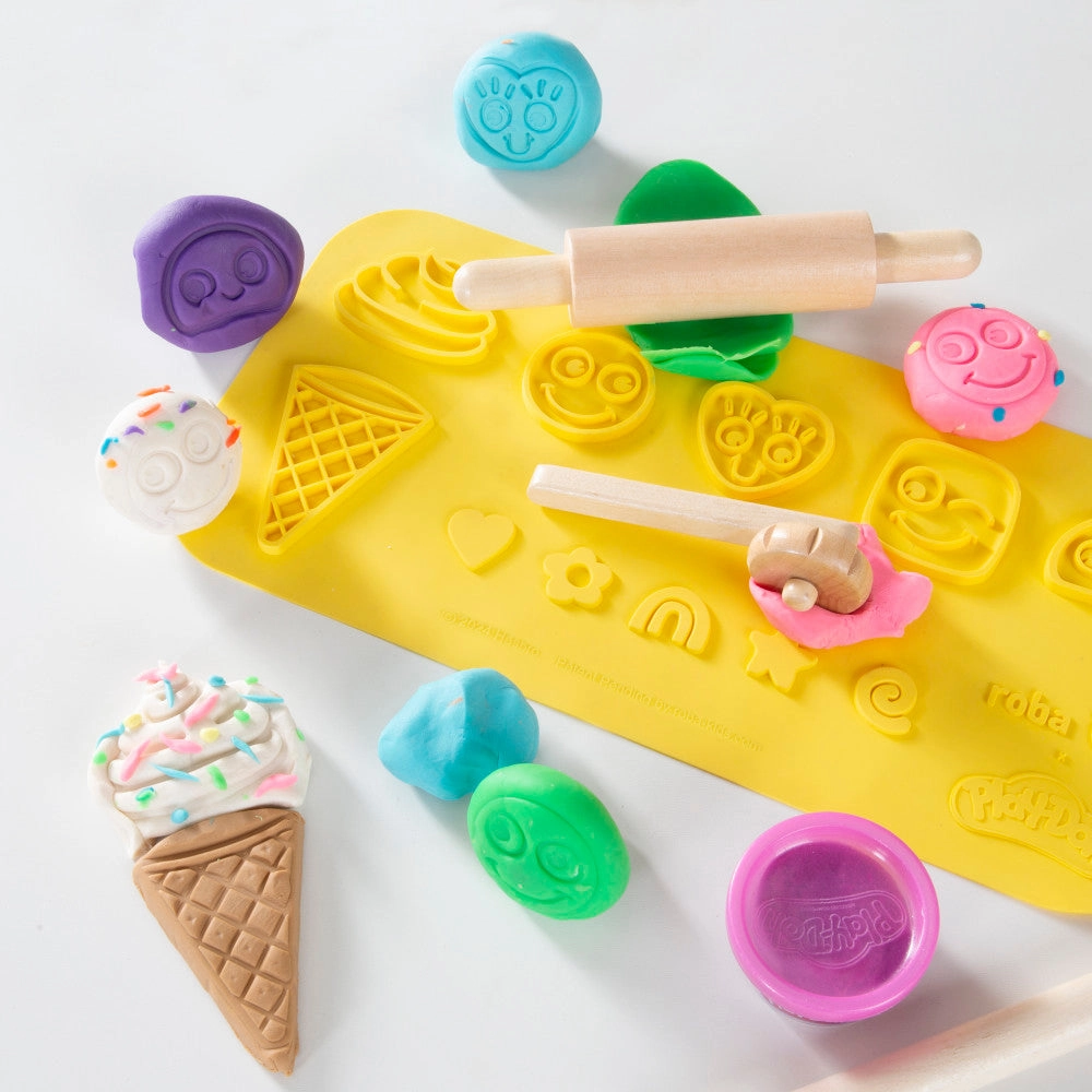 Play-Doh Wooden Ice Cream Stand Sweet Treats Play Center