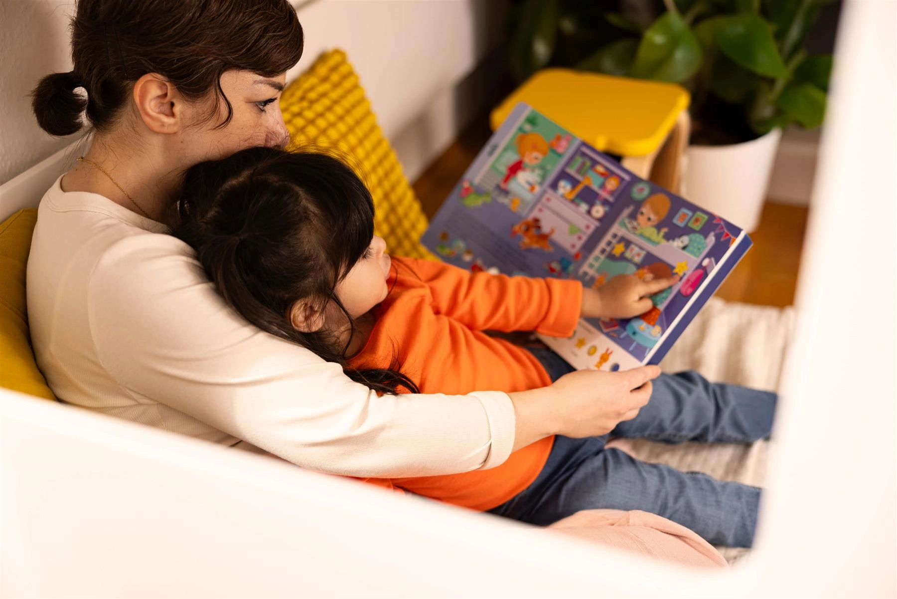 Play  Search & Shine In the Night Seek & Find Book with Lights Ages 2 