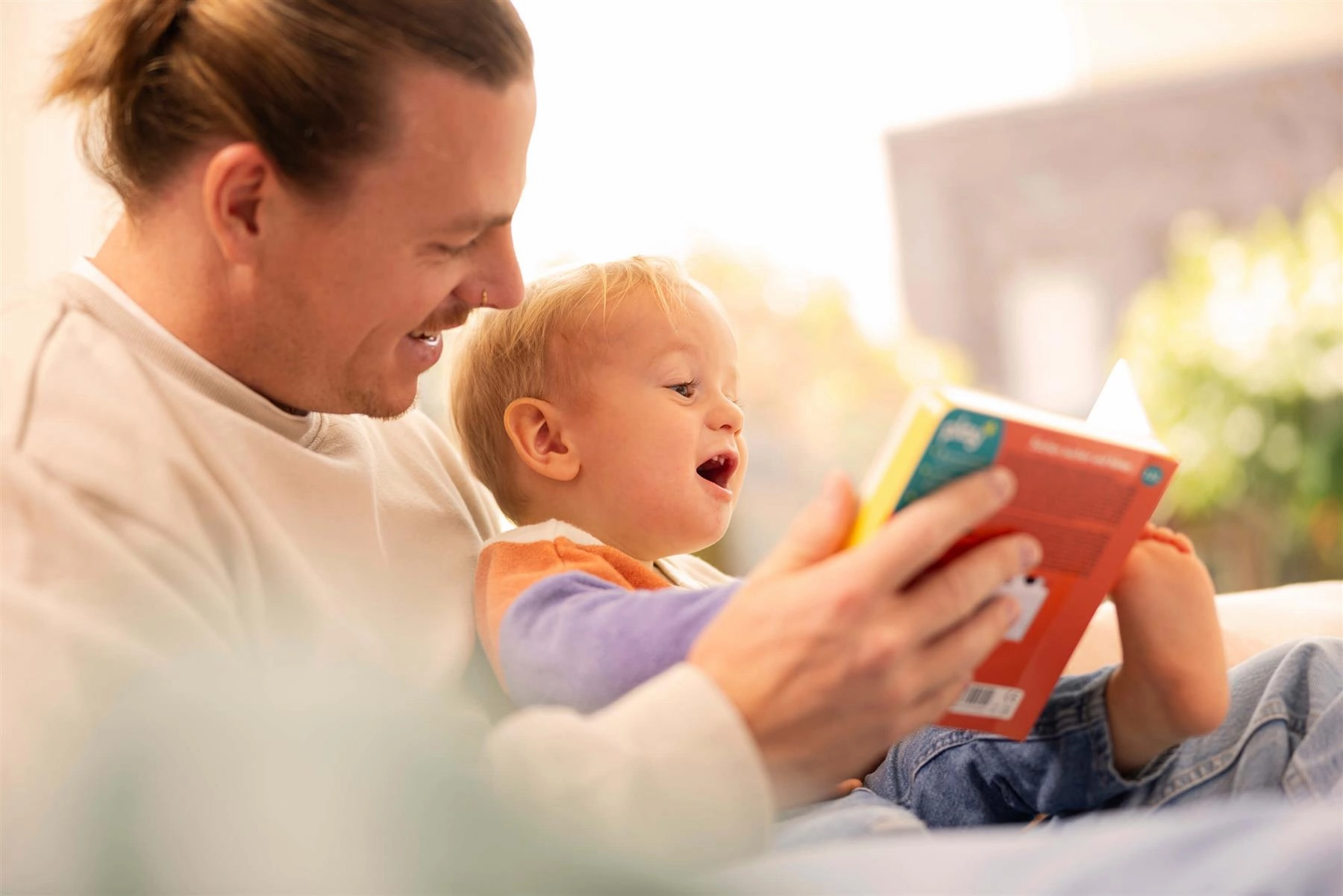Play  ShhhWho's there? Baby Animals Search & Find Sound Book Age 1 