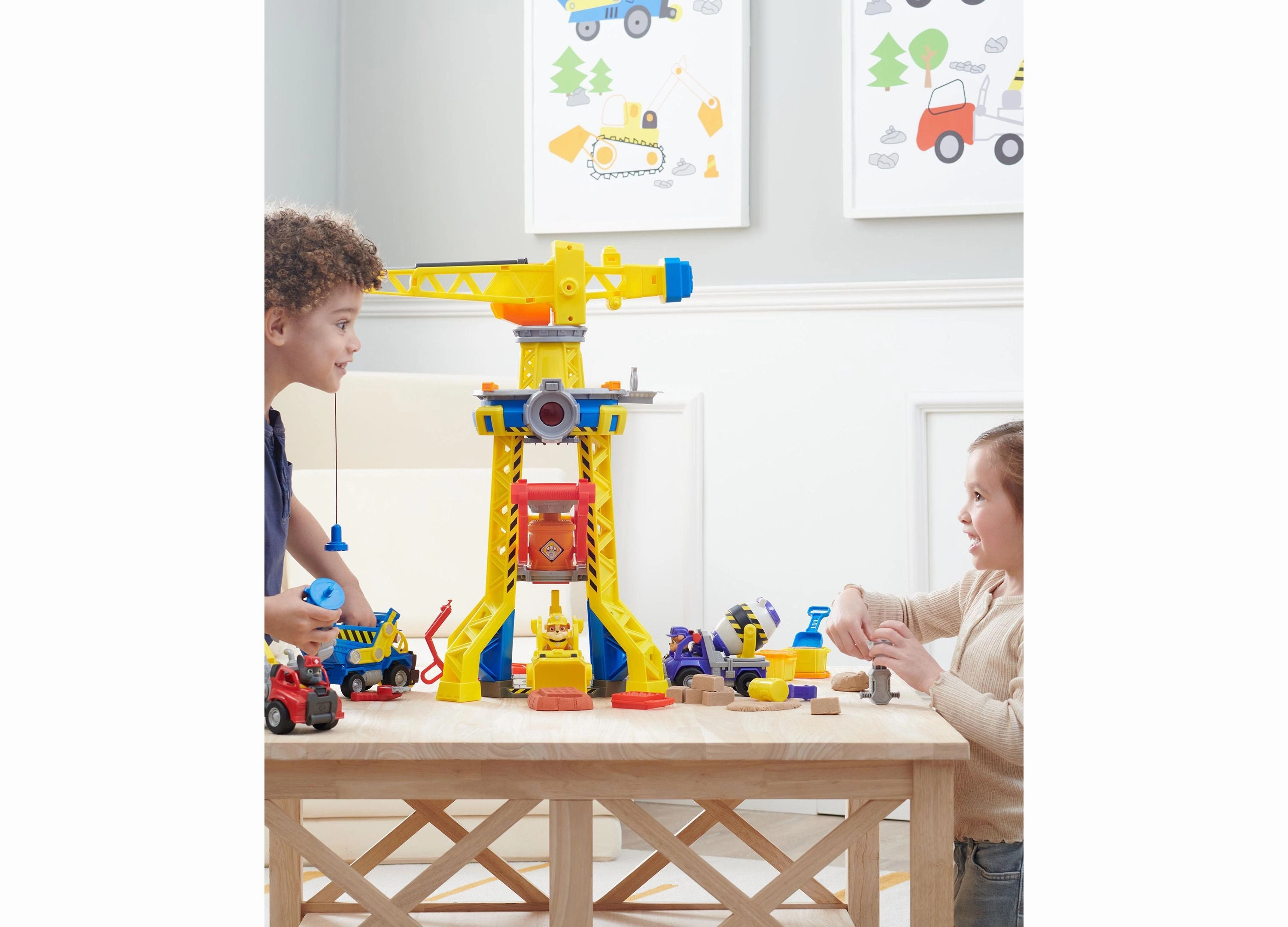 Rubble & Crew Bark Yard Crane Tower Playset with Kinetic Sand and Action Figure