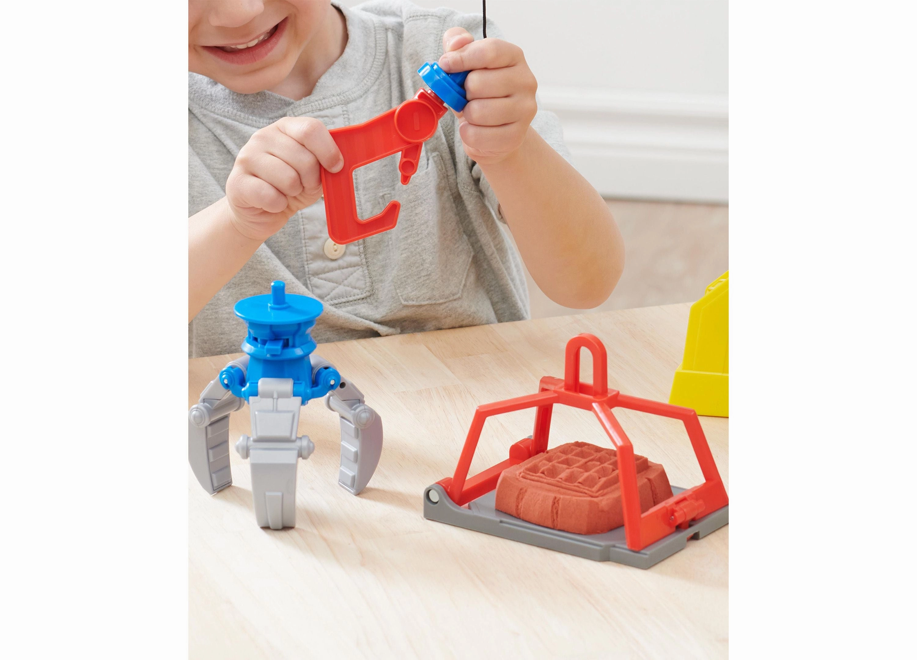 Rubble & Crew Bark Yard Crane Tower Playset with Kinetic Sand and Action Figure