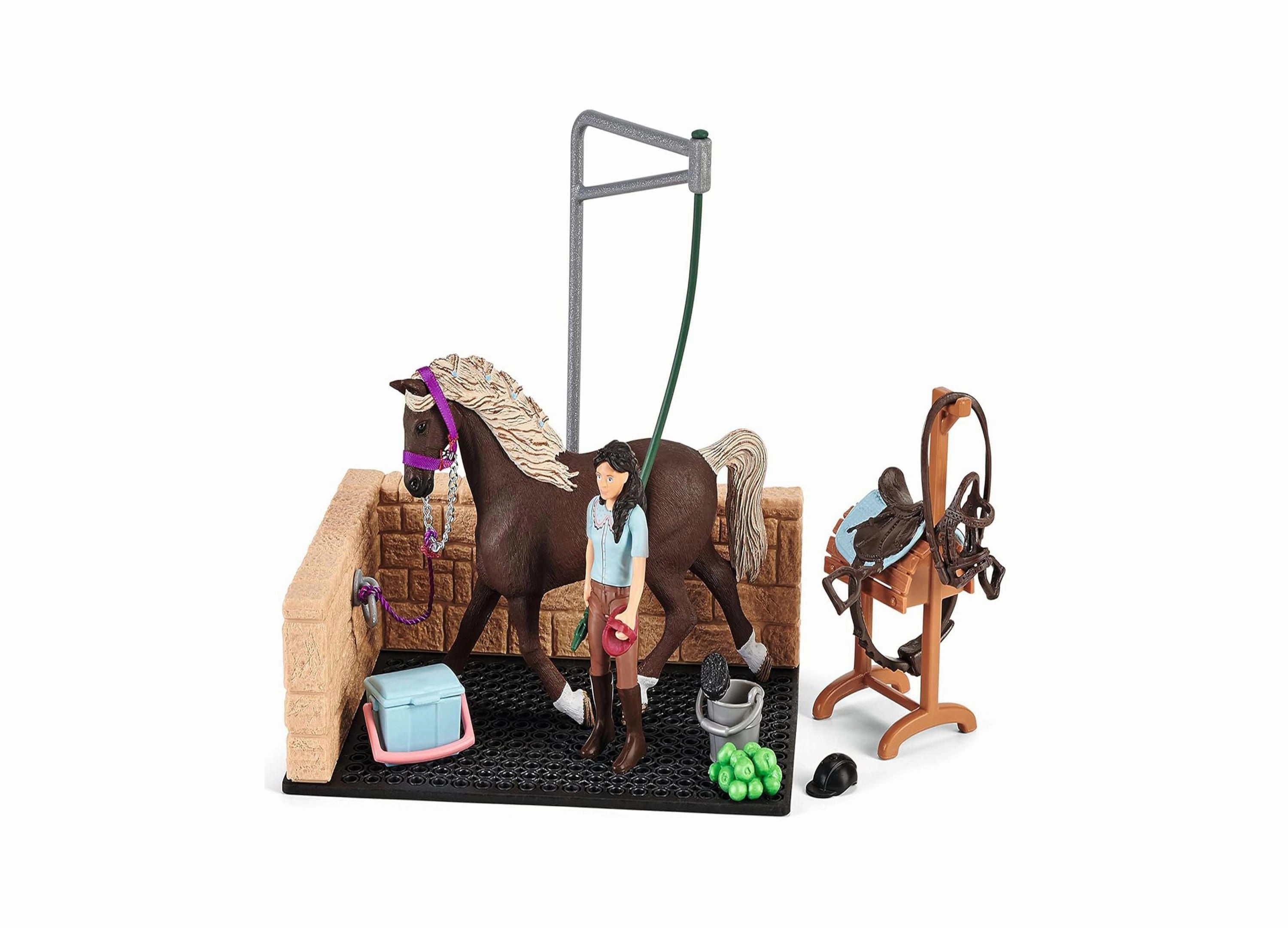 Schleich Horse Club Emily & Luna Horse Washing Station Playset, 19 Pieces