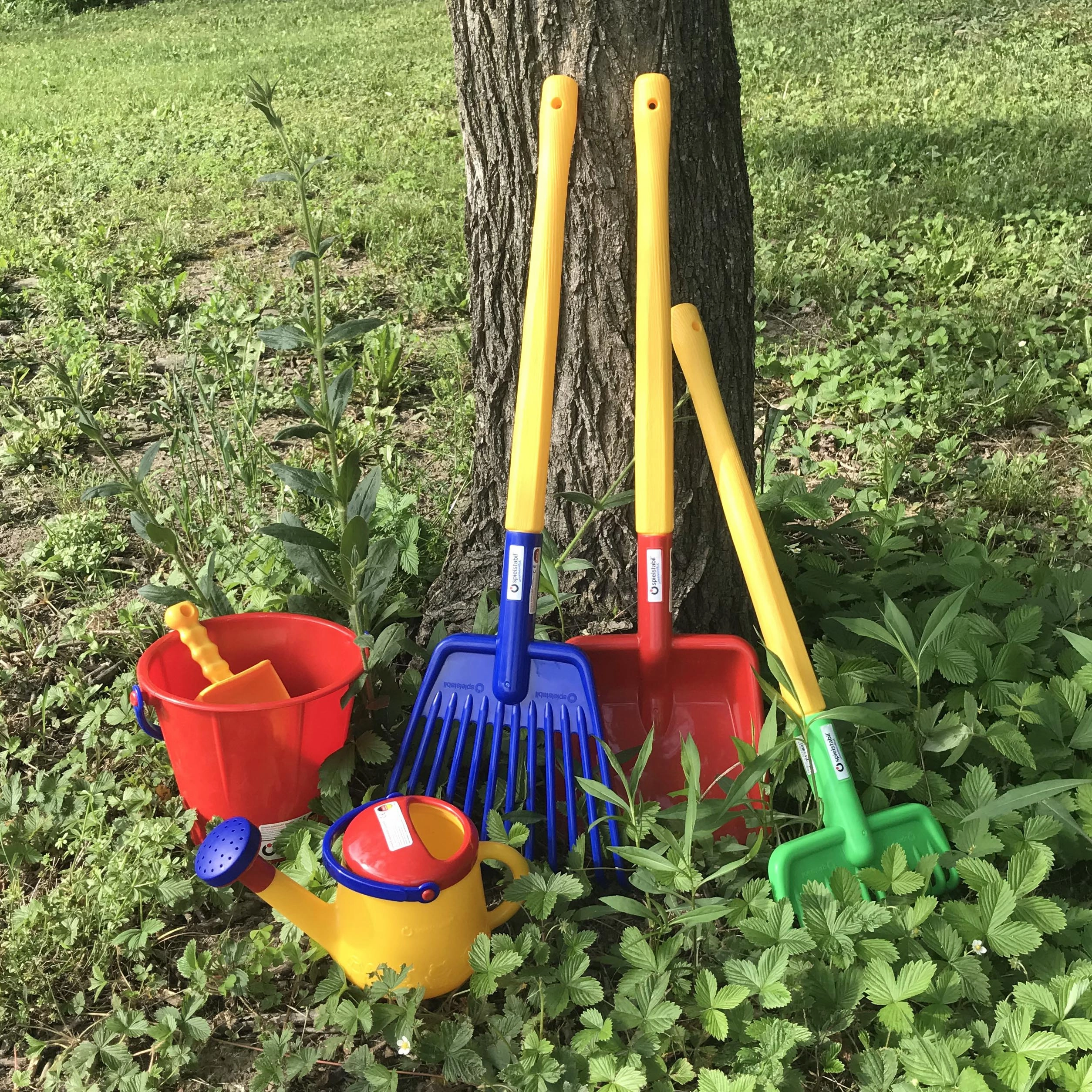 Spielstabil Junior Gardener Long Handled Leaf Rake for Kids