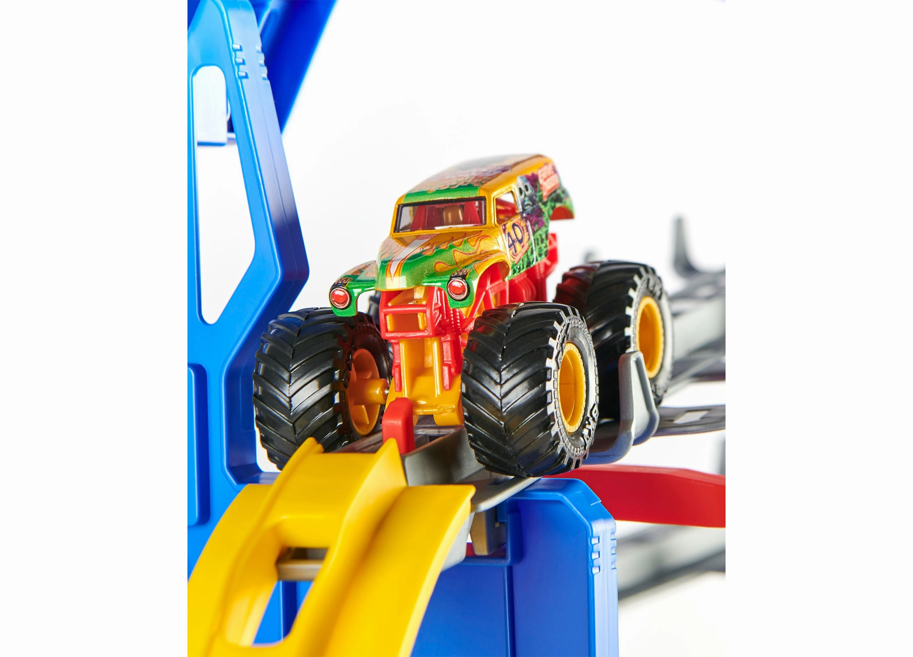 Spin Master Monster Jam 40th Anniversary Garage Playset with Exclusive Die-Cast Truck