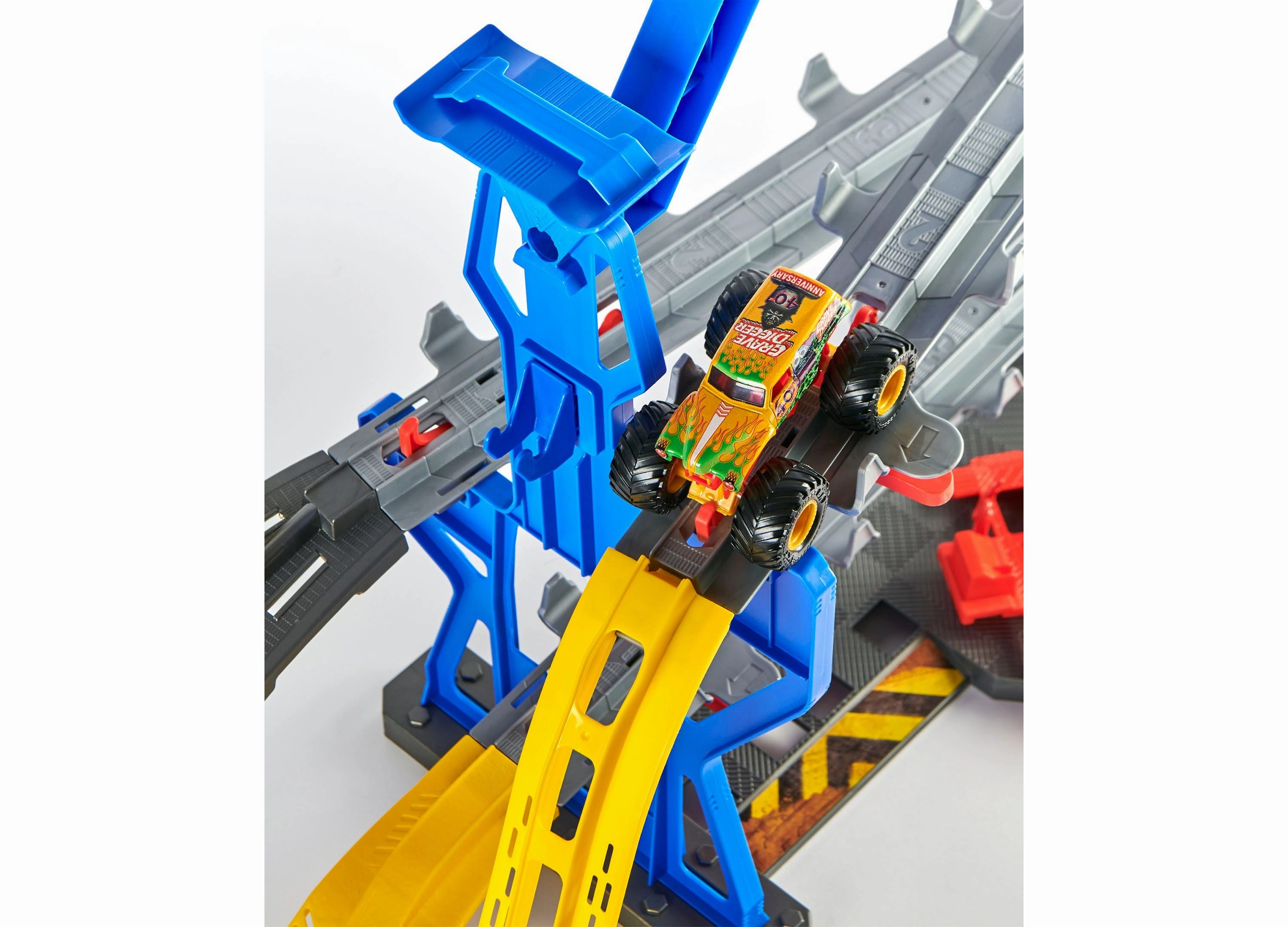Spin Master Monster Jam 40th Anniversary Garage Playset with Exclusive Die-Cast Truck